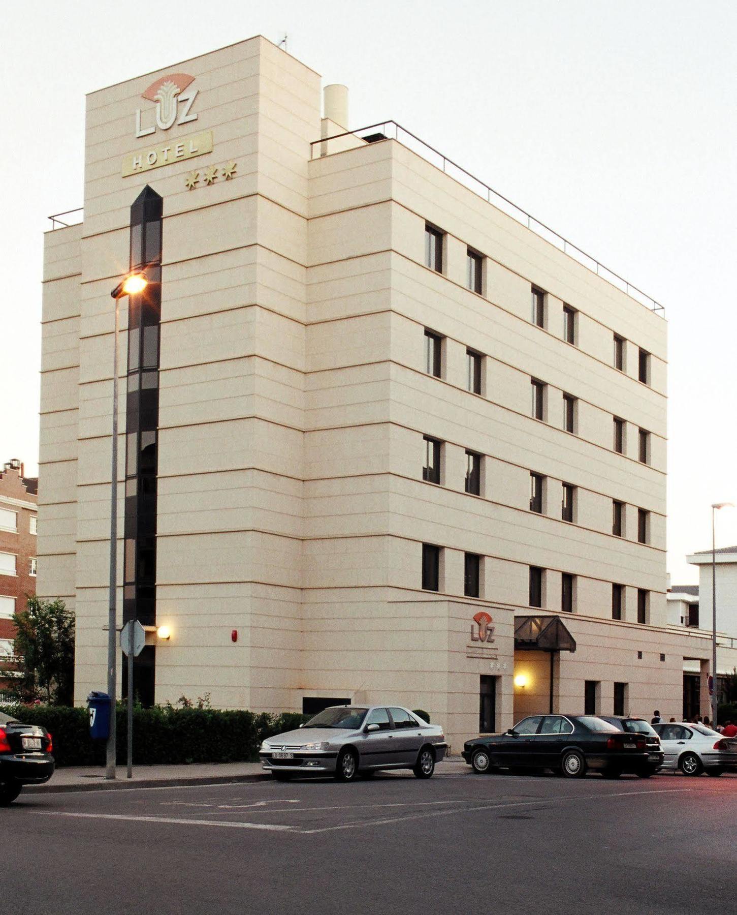 Luz Hotel ハーロー エクステリア 写真